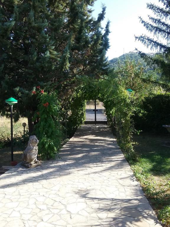 B&B Villa Damiani Brindisi di Montagna Bagian luar foto